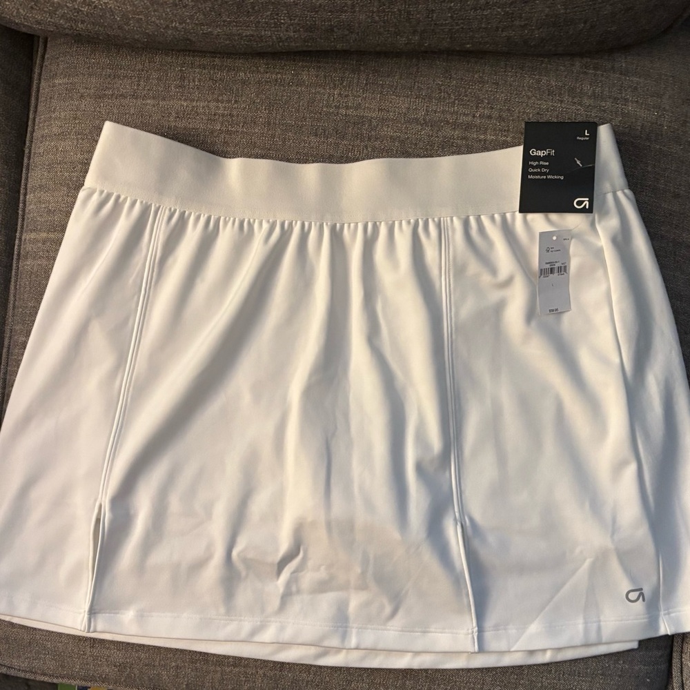 GAP Fit White Skort Size L Brand New